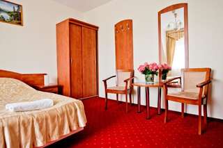 Отель Hotel Groman Сенкоцин Двухместный номер с 1 кроватью или 2 отдельными кроватями-8